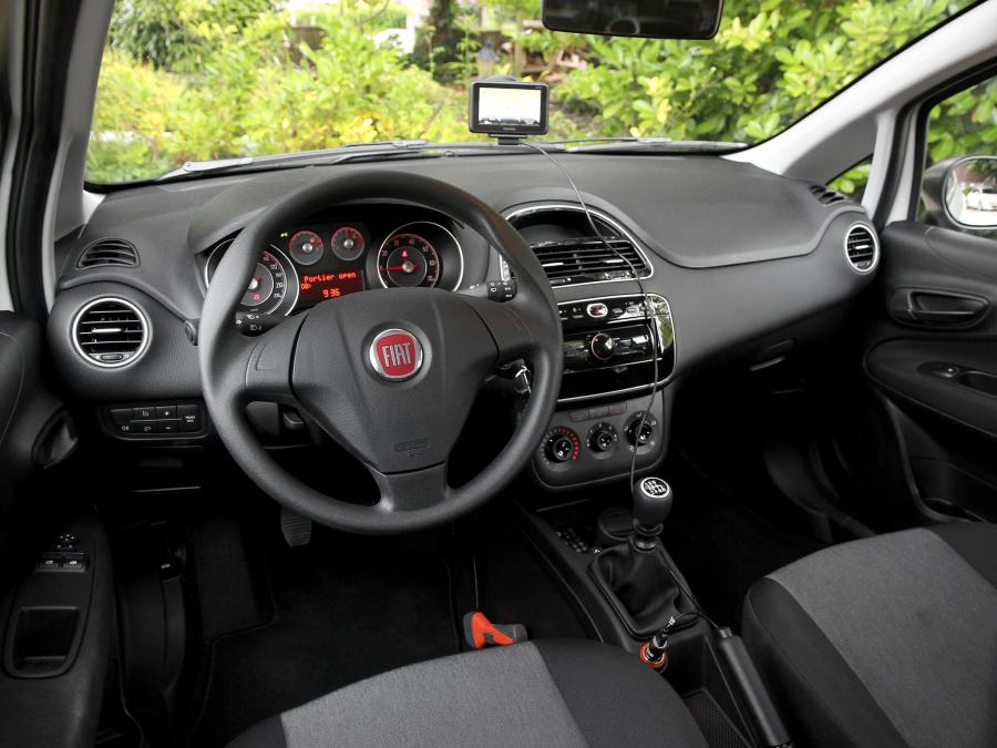  Fiat Punto Young 5-Door 2014 года  (фото 2 из 3)